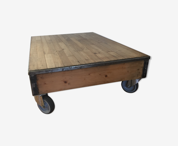 Table basse estrade ancienne à roulettes