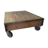 Table basse estrade ancienne à roulettes