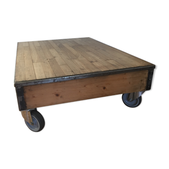 Table basse estrade ancienne à roulettes