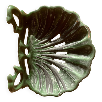 Ancien Porte savon en fonte émaillée en forme de coquillage (vert sapin)