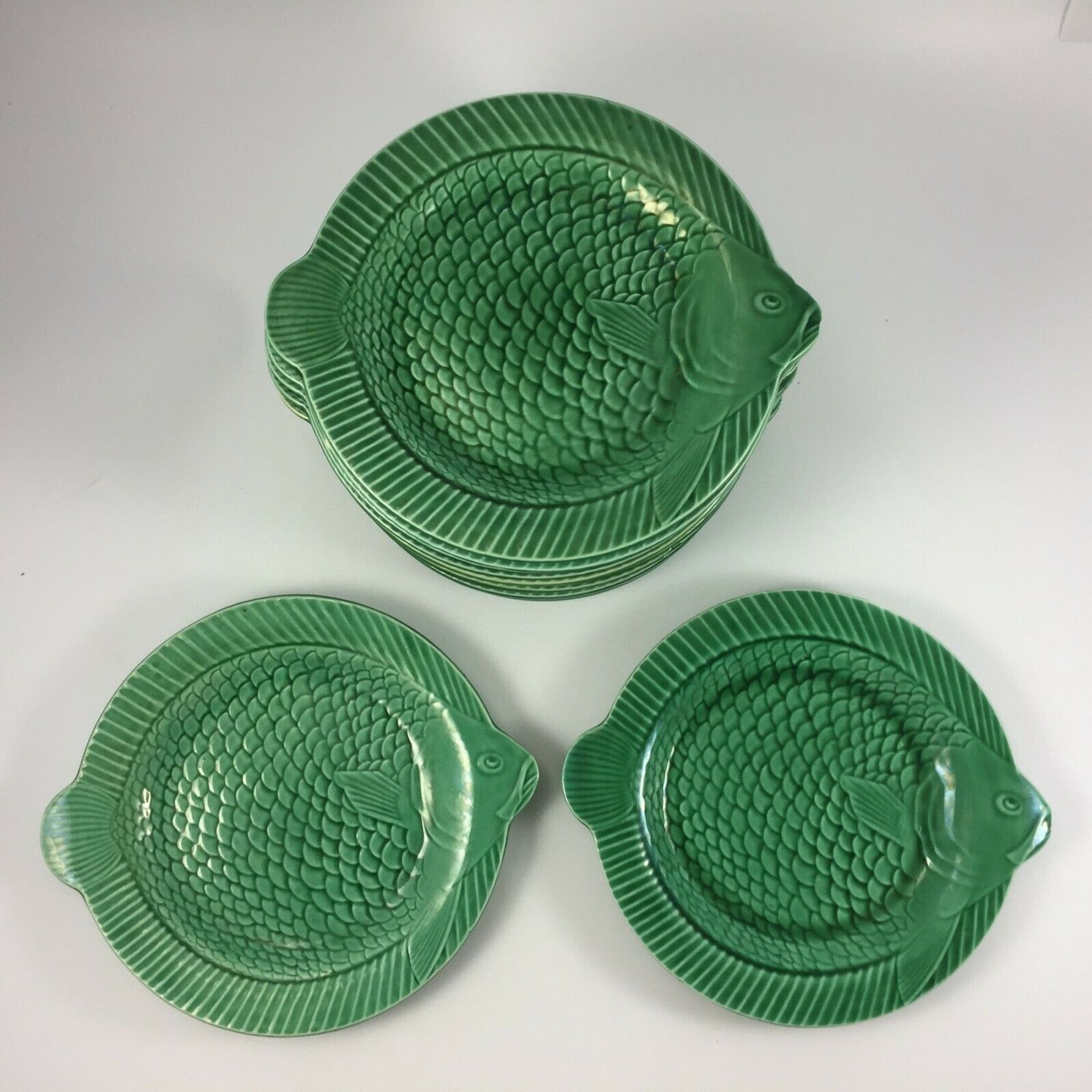 Part of service a fish Sarreguemines 22 pieces in faience green carp