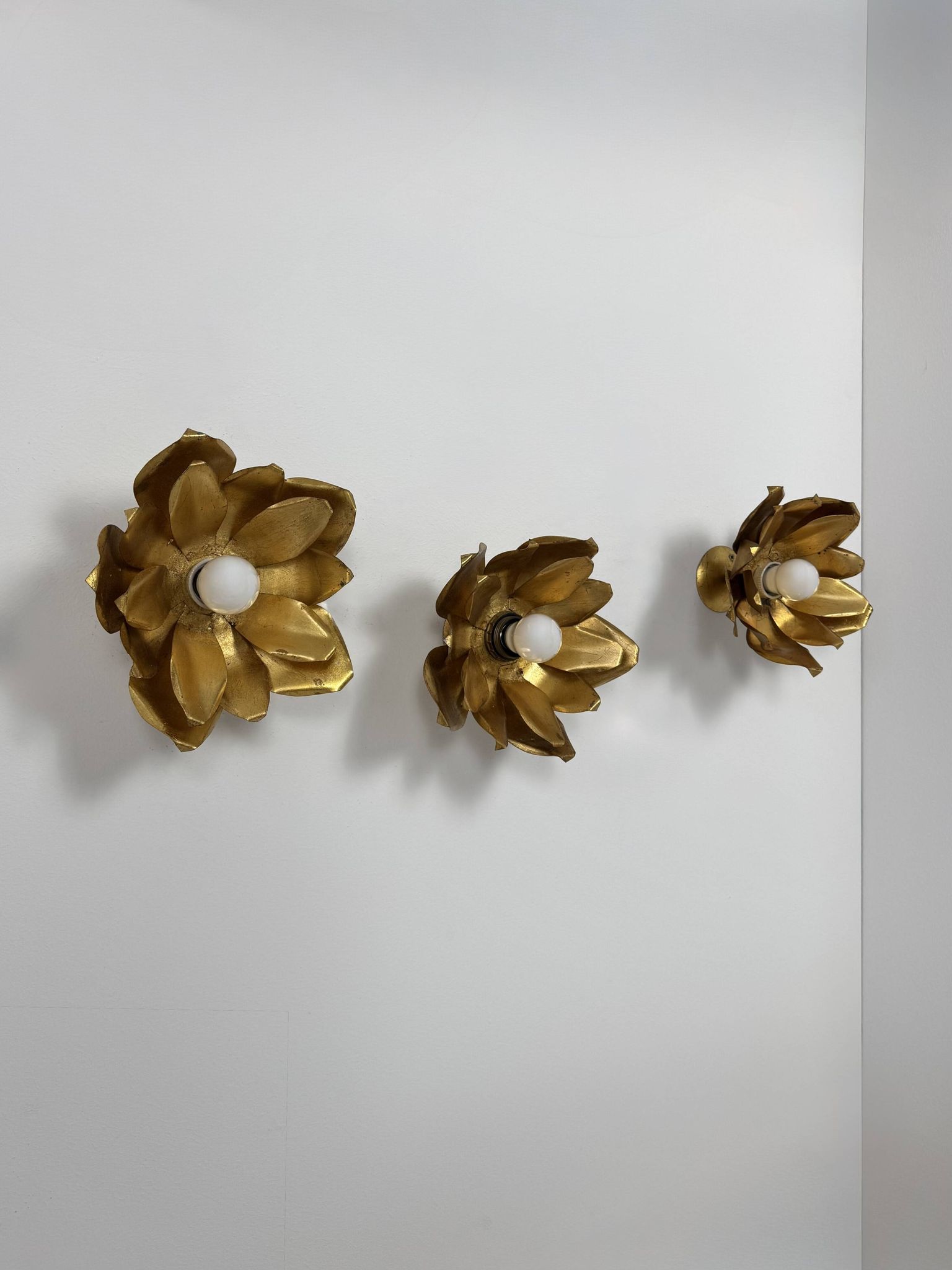 Set of 3 vintage flower wall lights, gold metal, France, 1970.