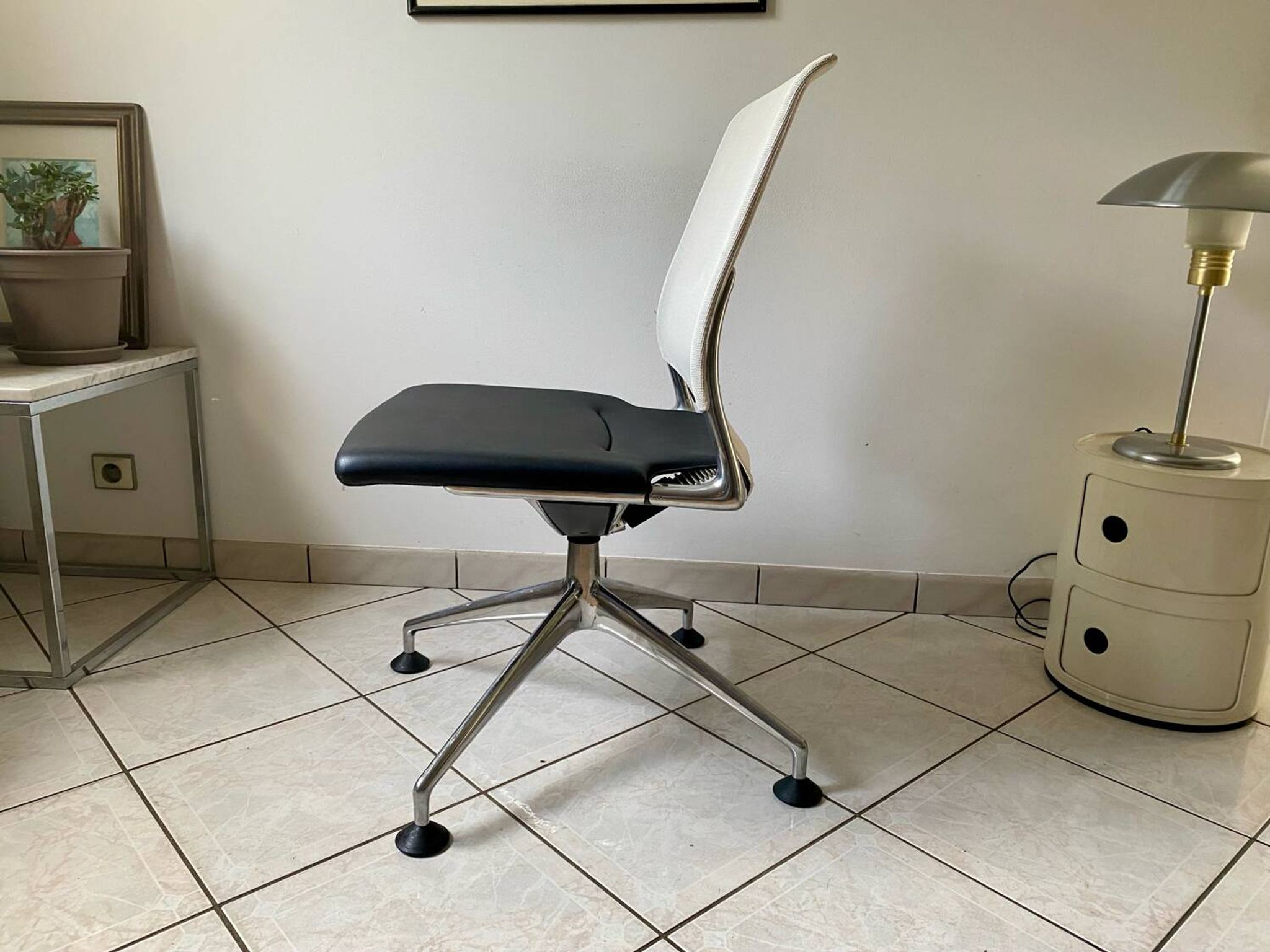 Chaise de bureau Meda chair édition vitra design Alberto Meda