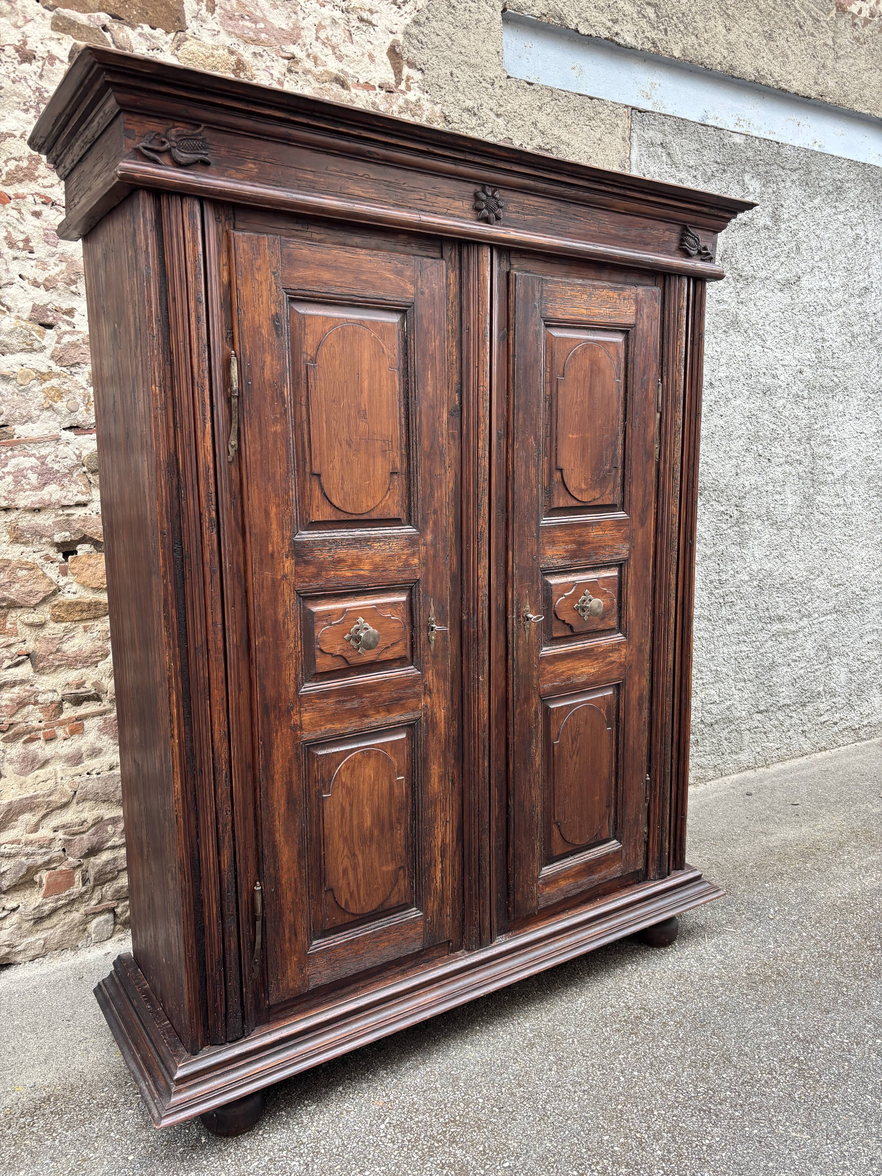 Rustic Alsatian armoire from the 17th century, Louis XIV period 1680/1