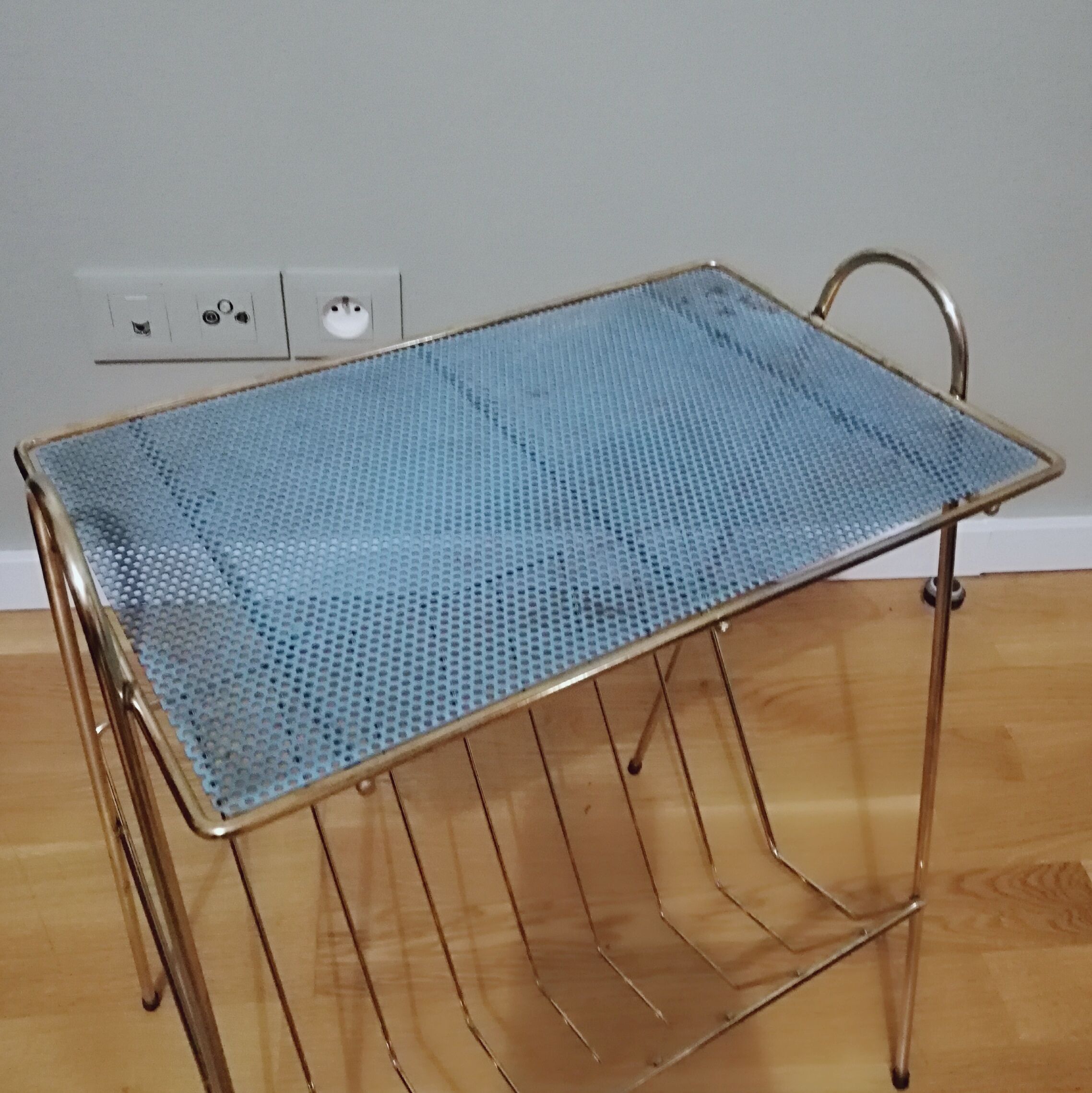 Coffee table door vintage magazines