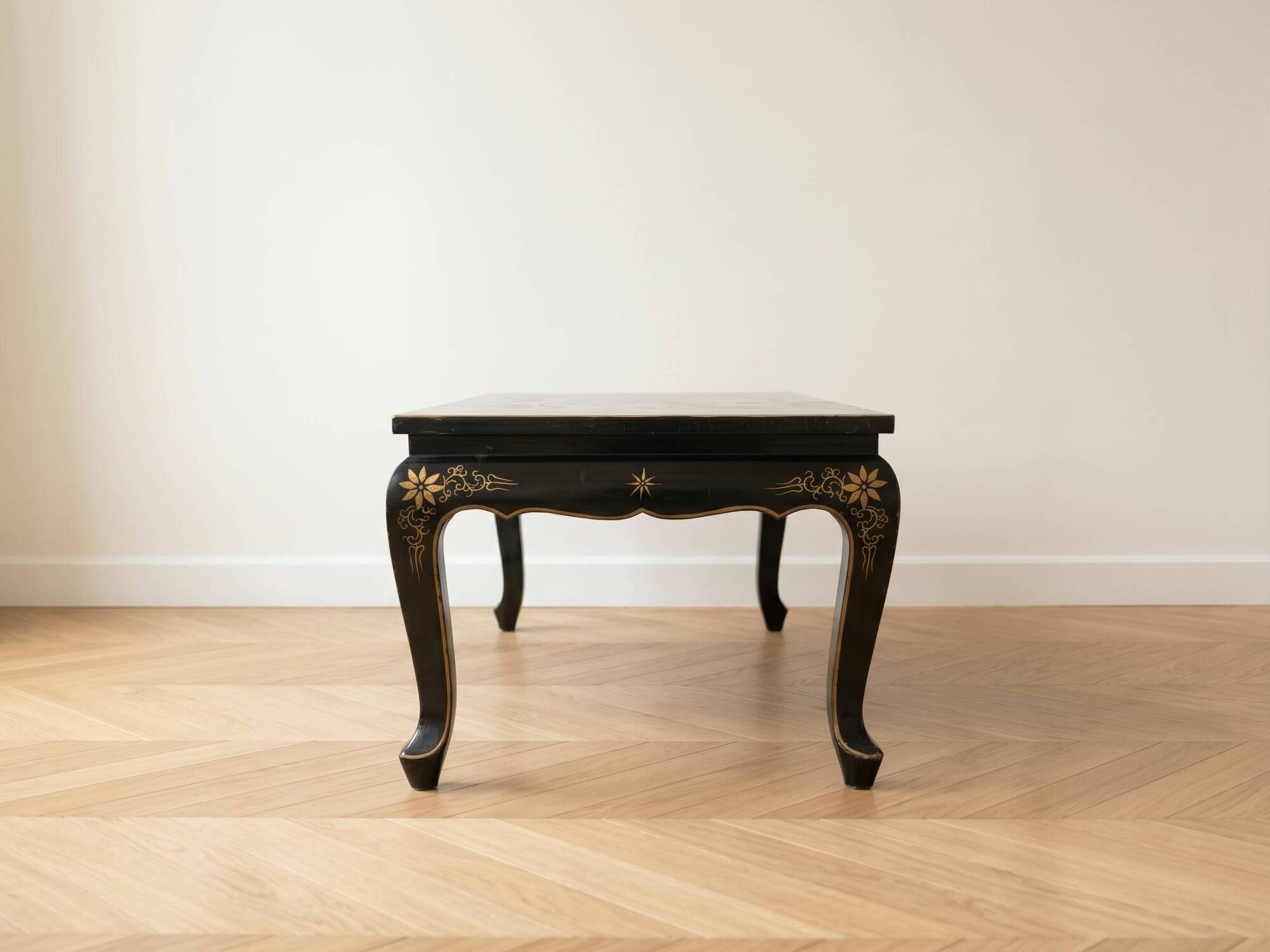 Antique Chinese coffee table in black and gold lacquered wood.