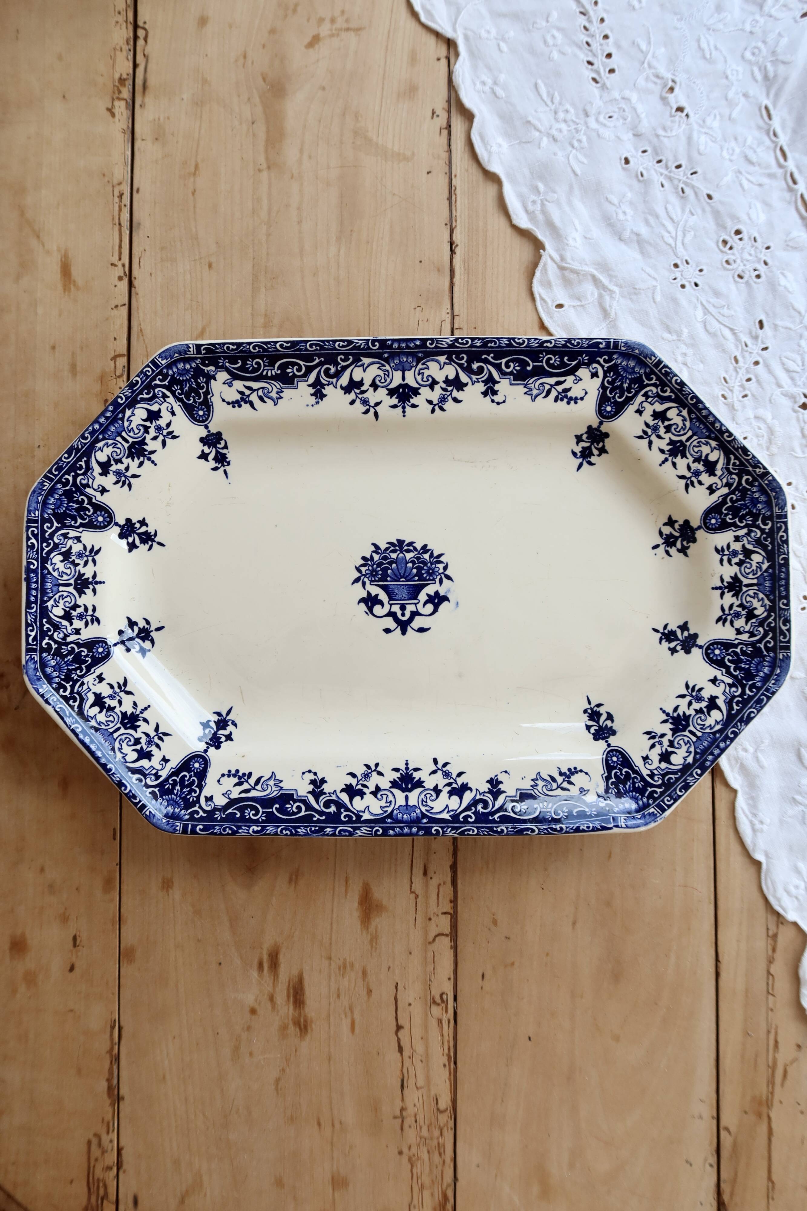 Plat de service ovale terre de fer Longchamp Rouen XIXe
