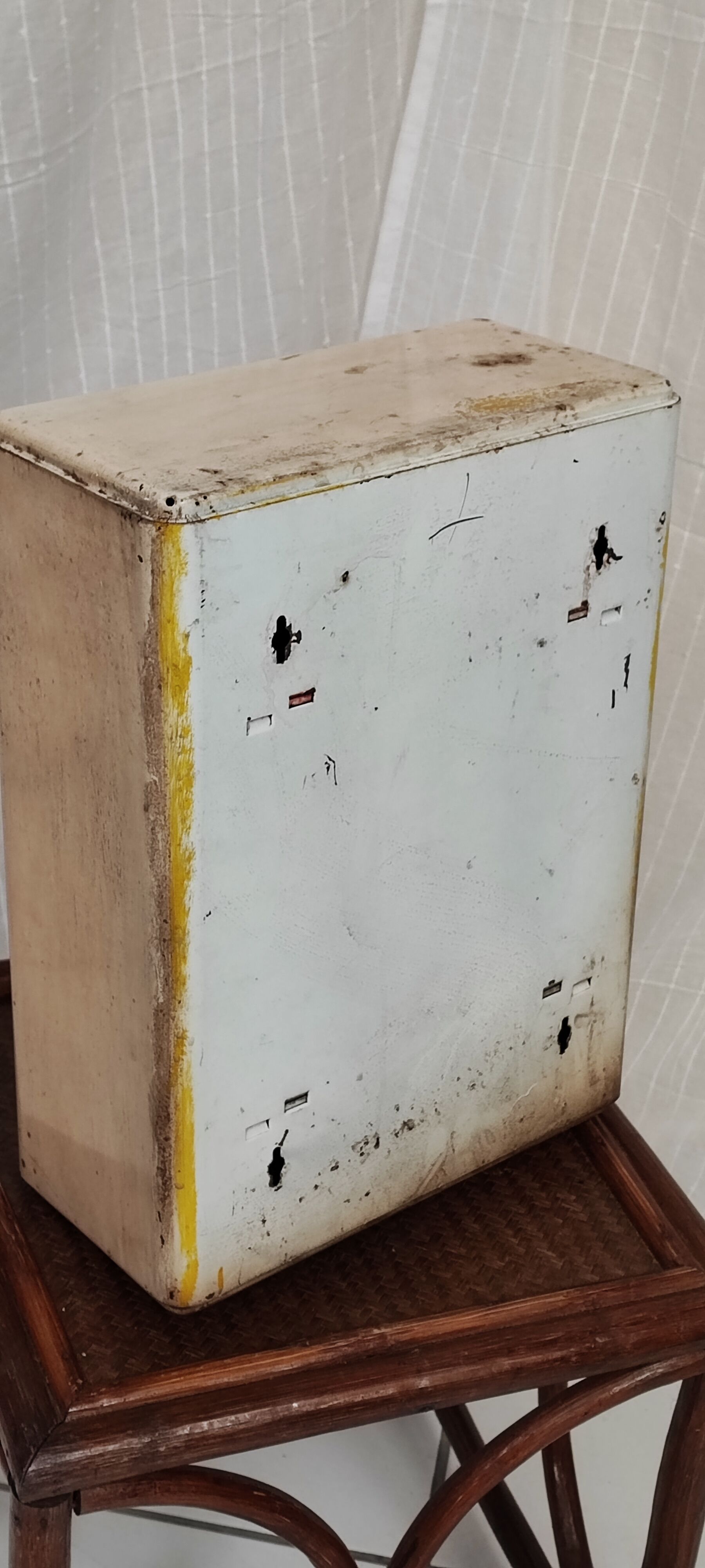 Metal medicine cabinet mirror