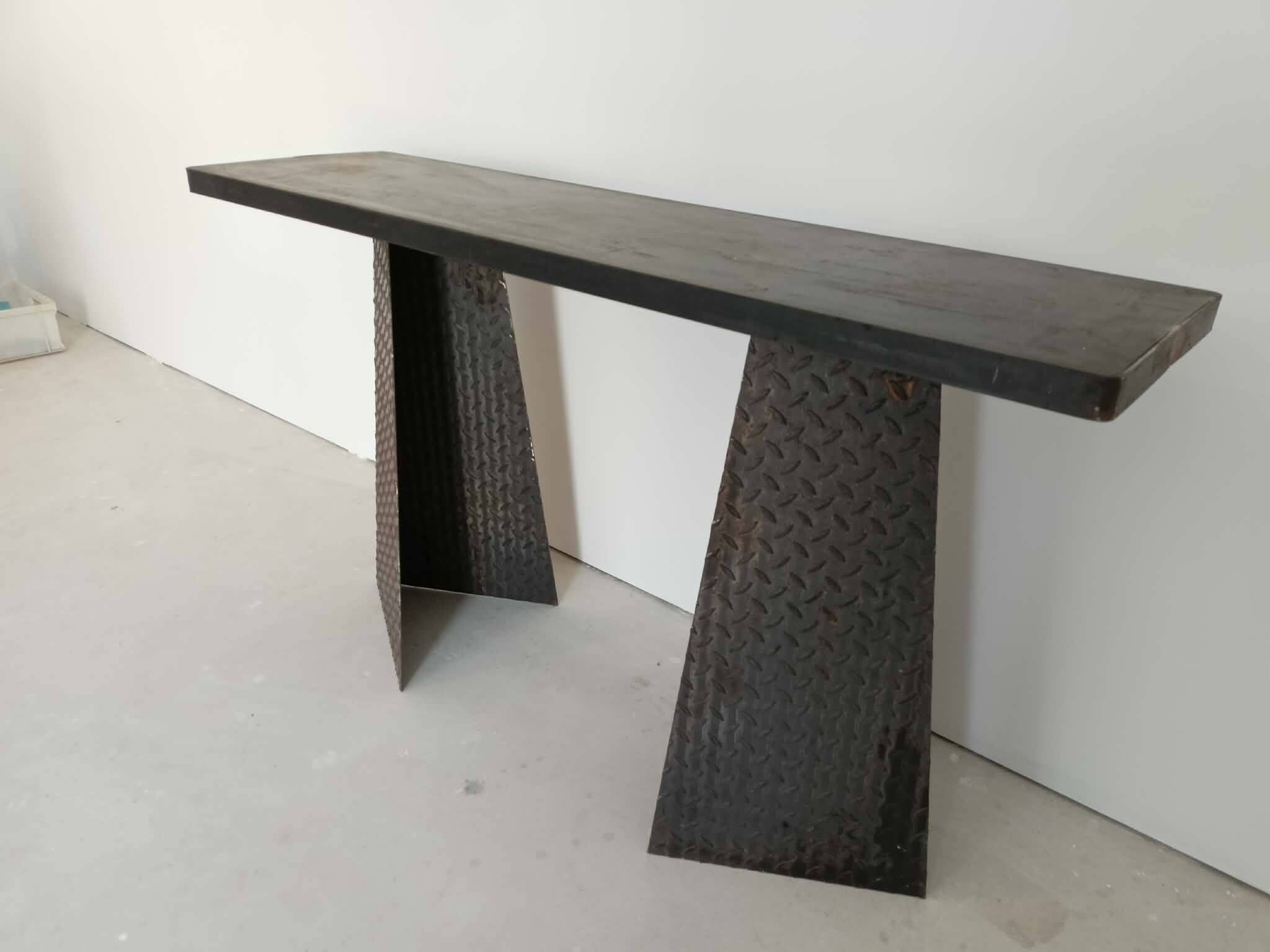 Console en acier et plateau massif