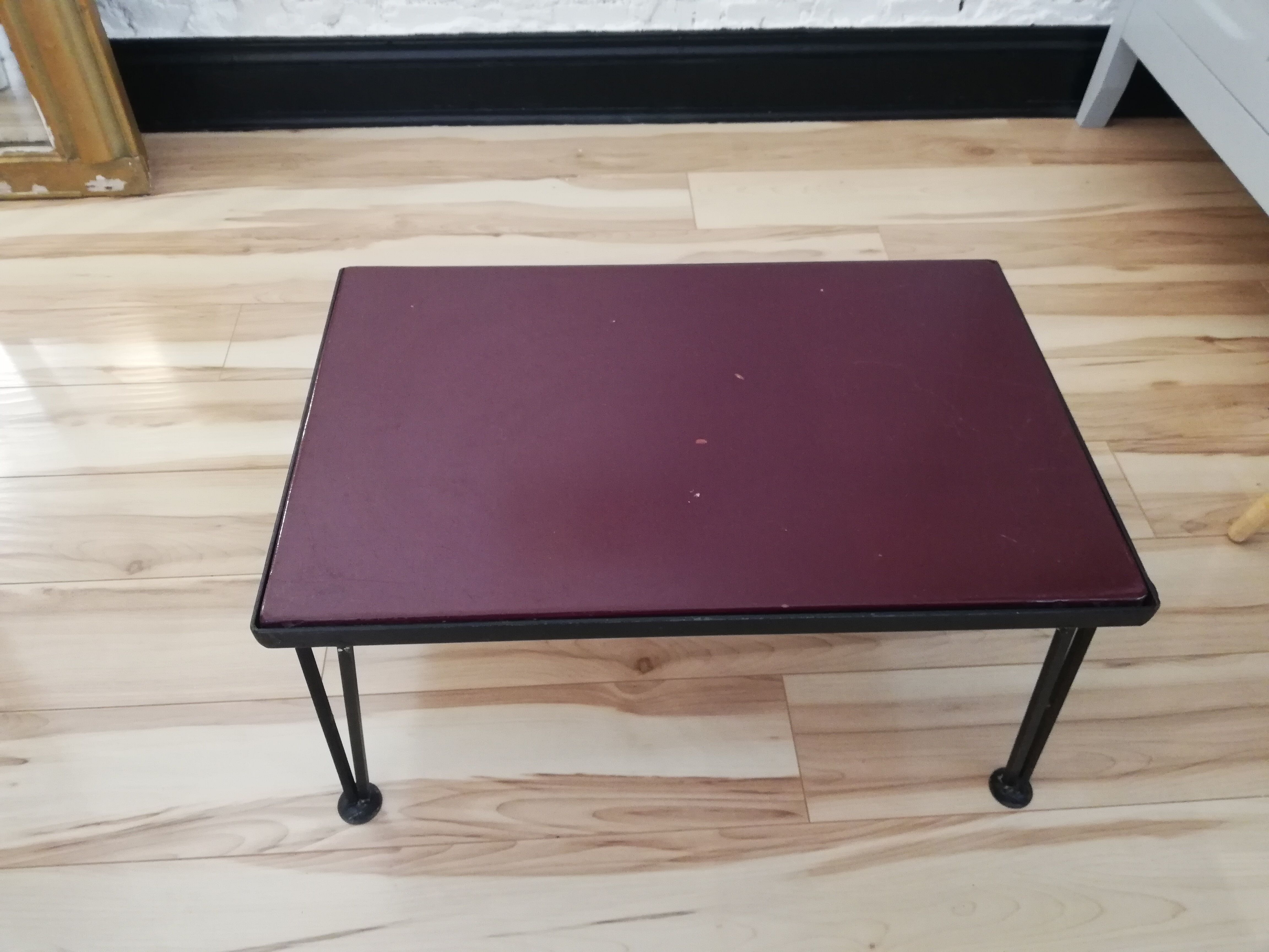 Coffee table black iron compat legs