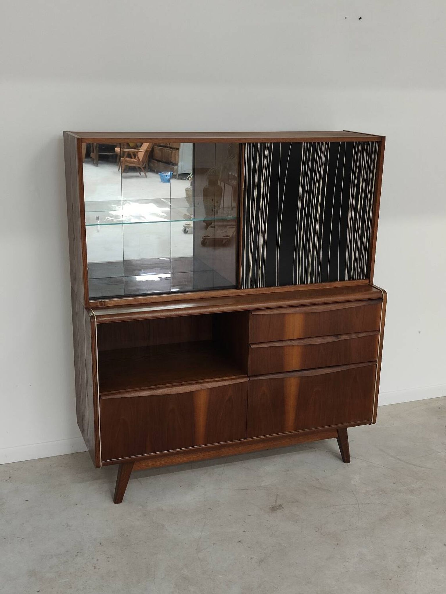 Buffet vaisselier U372/386 B.Landsman et H.Nepozitek pour Jitona 1960