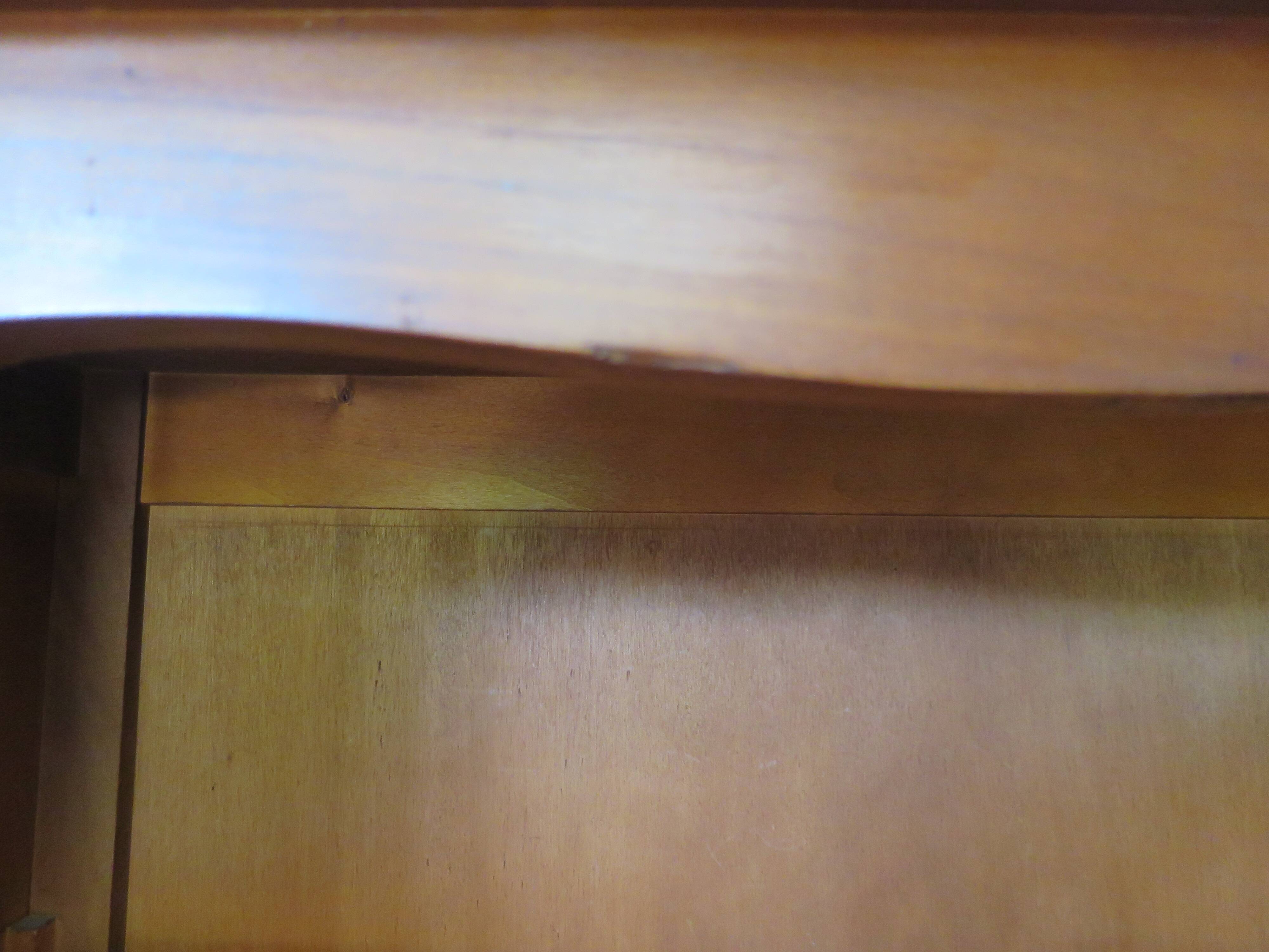 Beau bibus en merisier - 3 niveaux -Tablettes ajustables -Style Louis XV