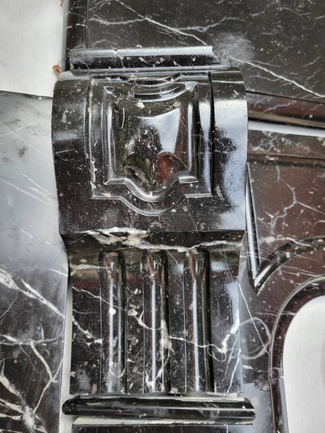 Pompadour fireplace with black marble modillions