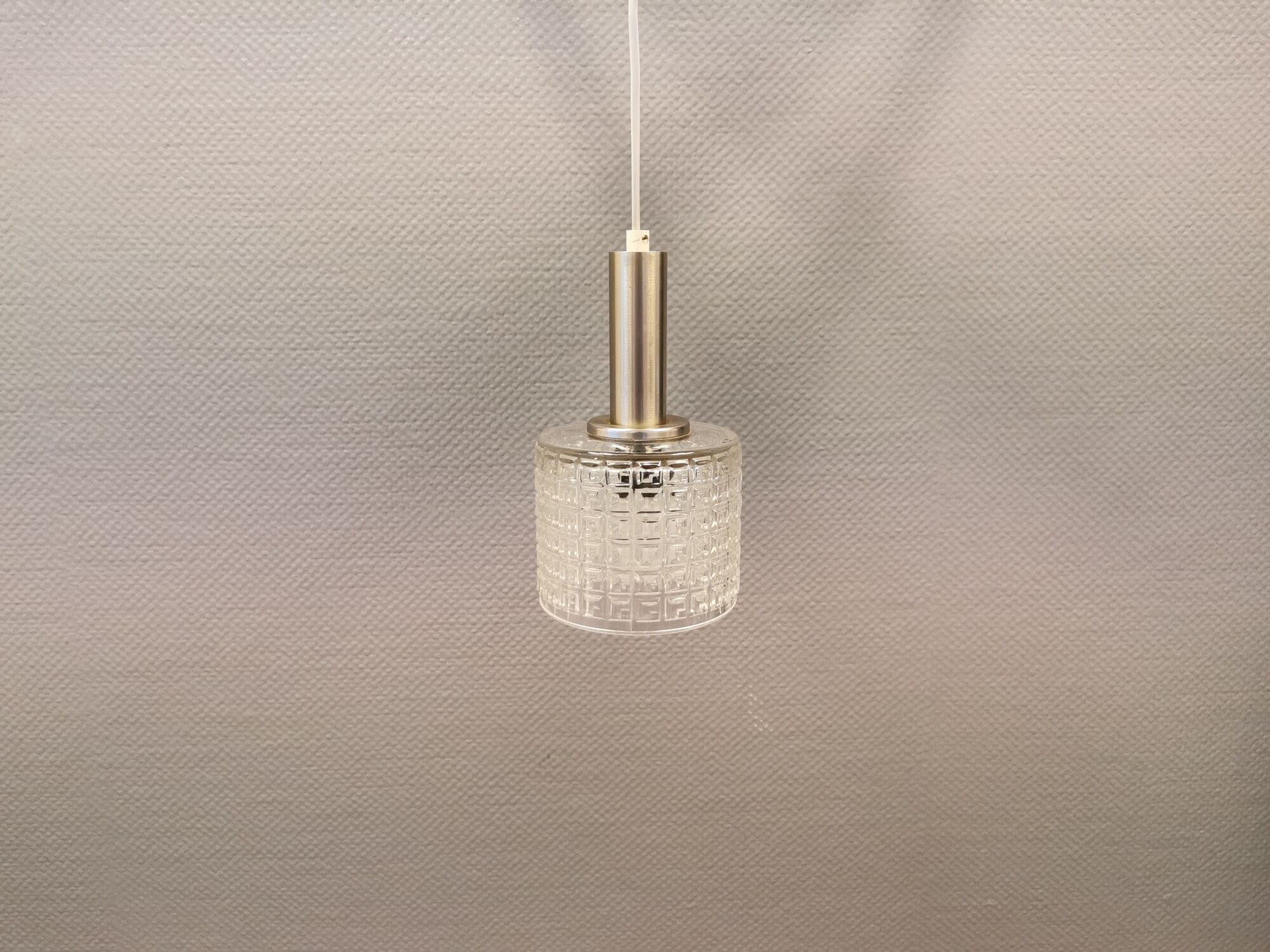 Small hanging lamp in transperant crystal glass