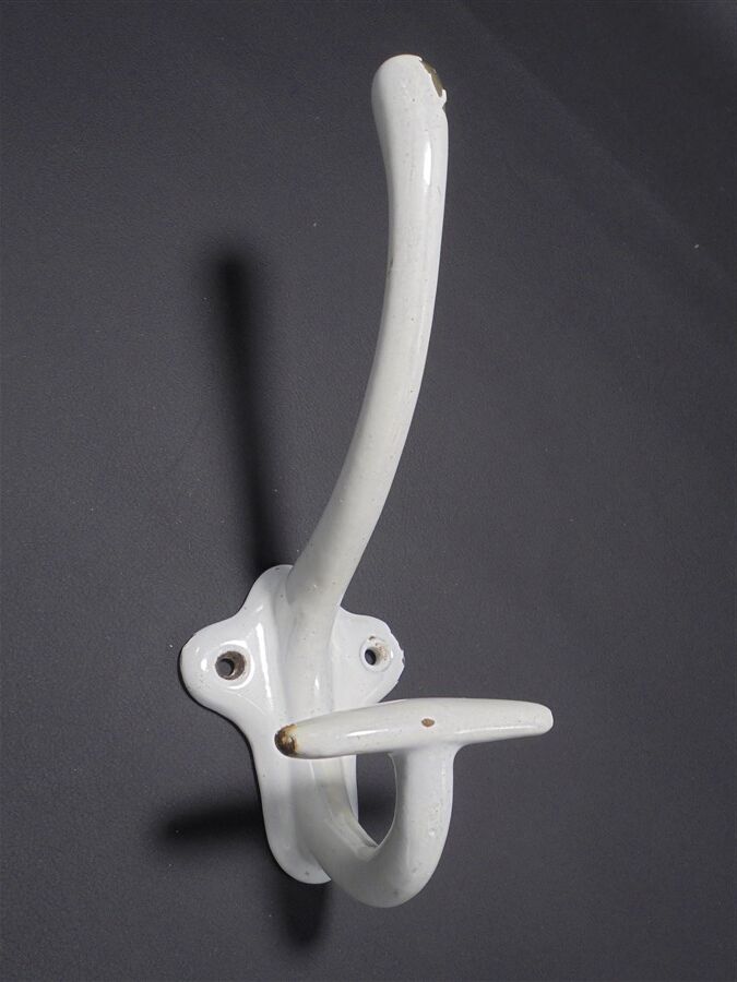 Enamelled cast iron hook