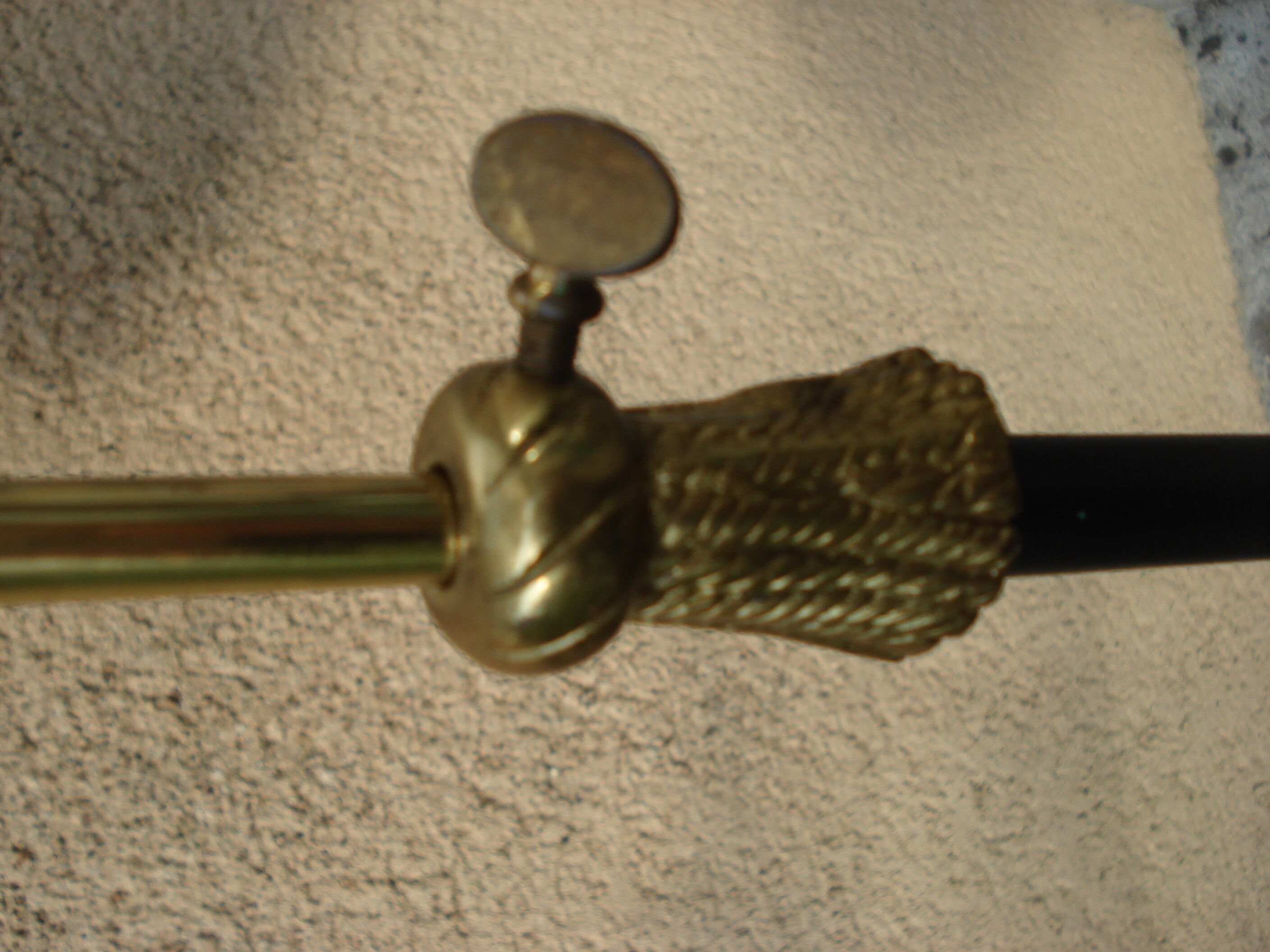 Black metal lamp and brass dore reglable tripod