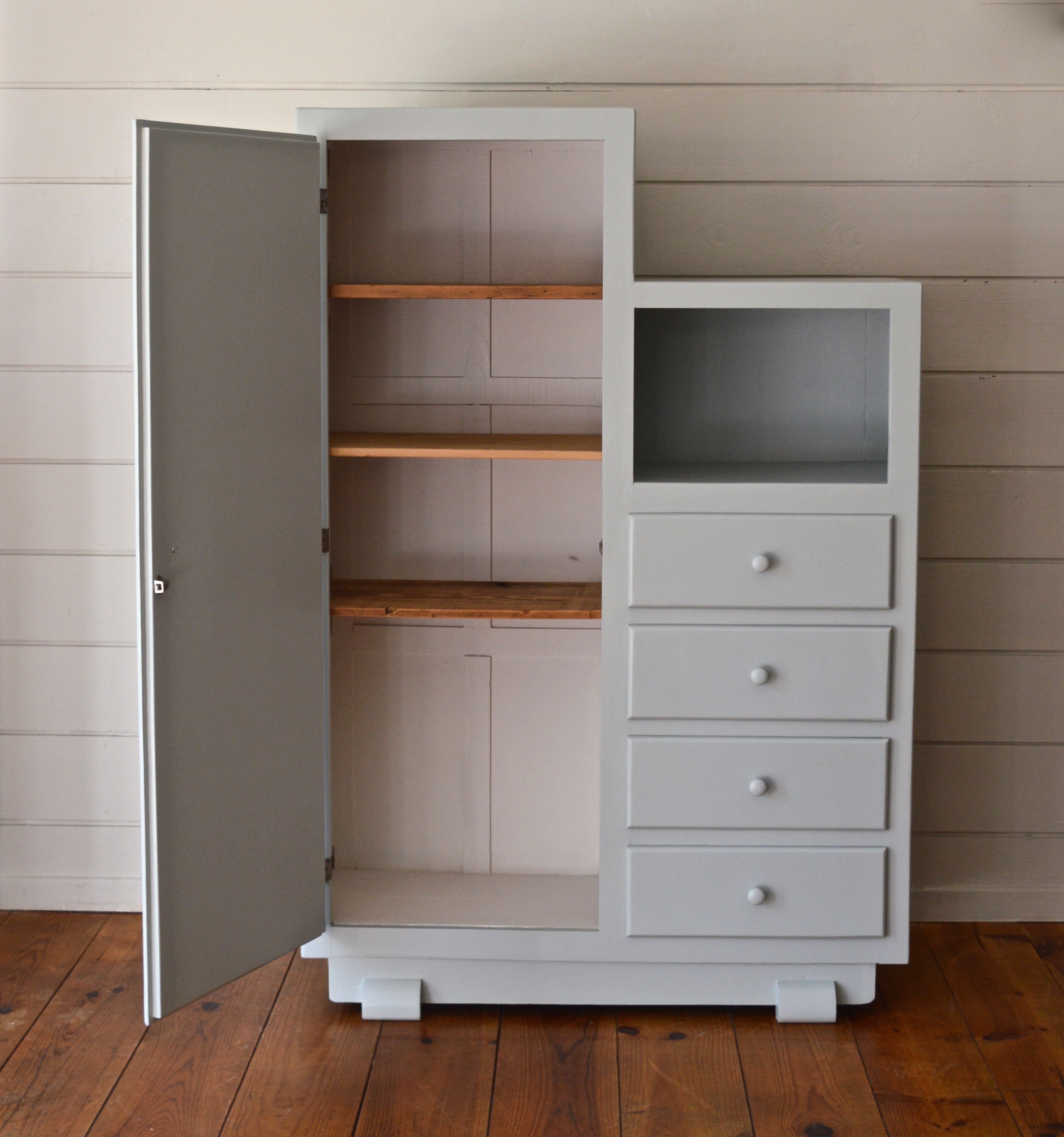 Asymmetrical cabinet