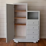 Asymmetrical cabinet