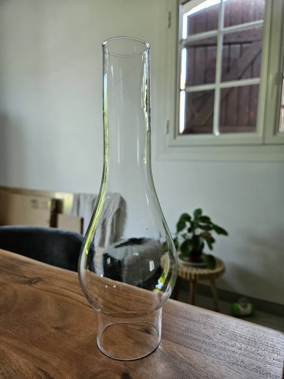 Glass chimney for oil lamp