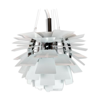 White artichoke, Ø48, designed by Poul Henningsen in 1958 and manufactured by Louis Poulsen.