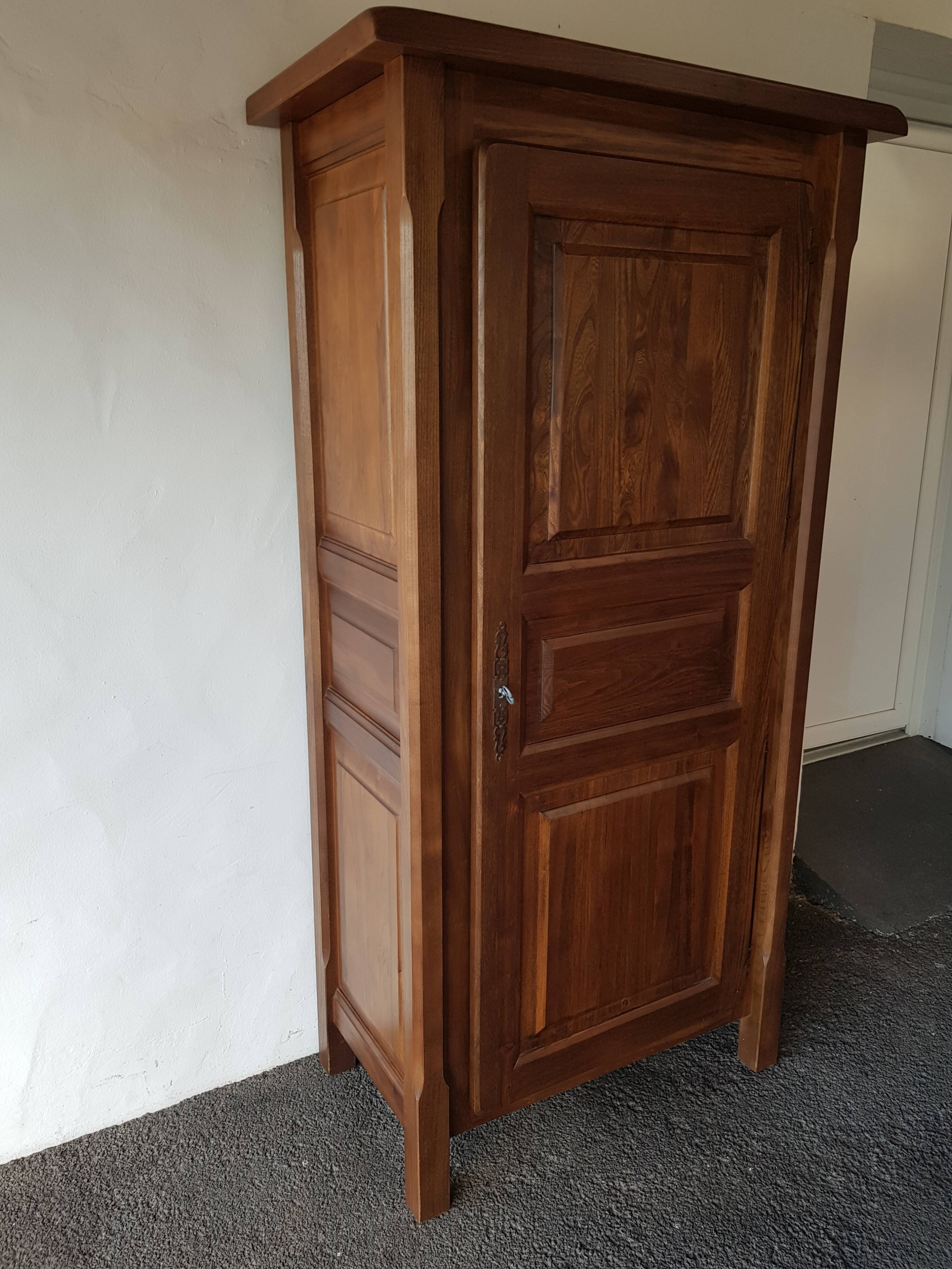 Solid elm bonnetière