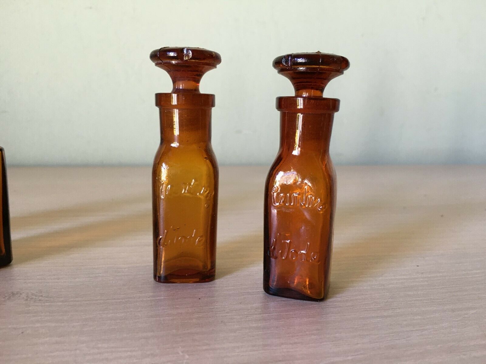 Set of 4 old small glass bottles iodine dye with cap