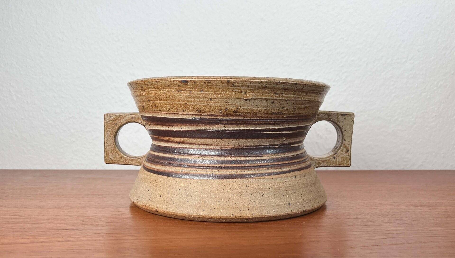 Bol de poterie d'atelier danois moderne du milieu du siècle par Tue Poulsen pour Tue Keramik, années 1960