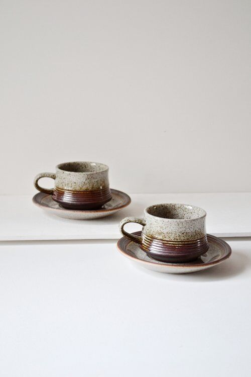 Cups and saucers in sandstone