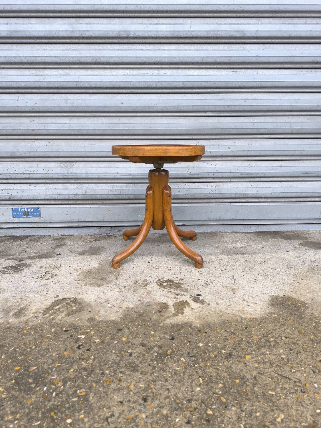Tabouret en bois courbé réglable