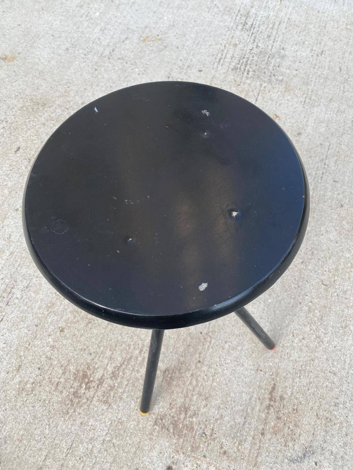 Vintage round stool with adjustable screw black and red 1970