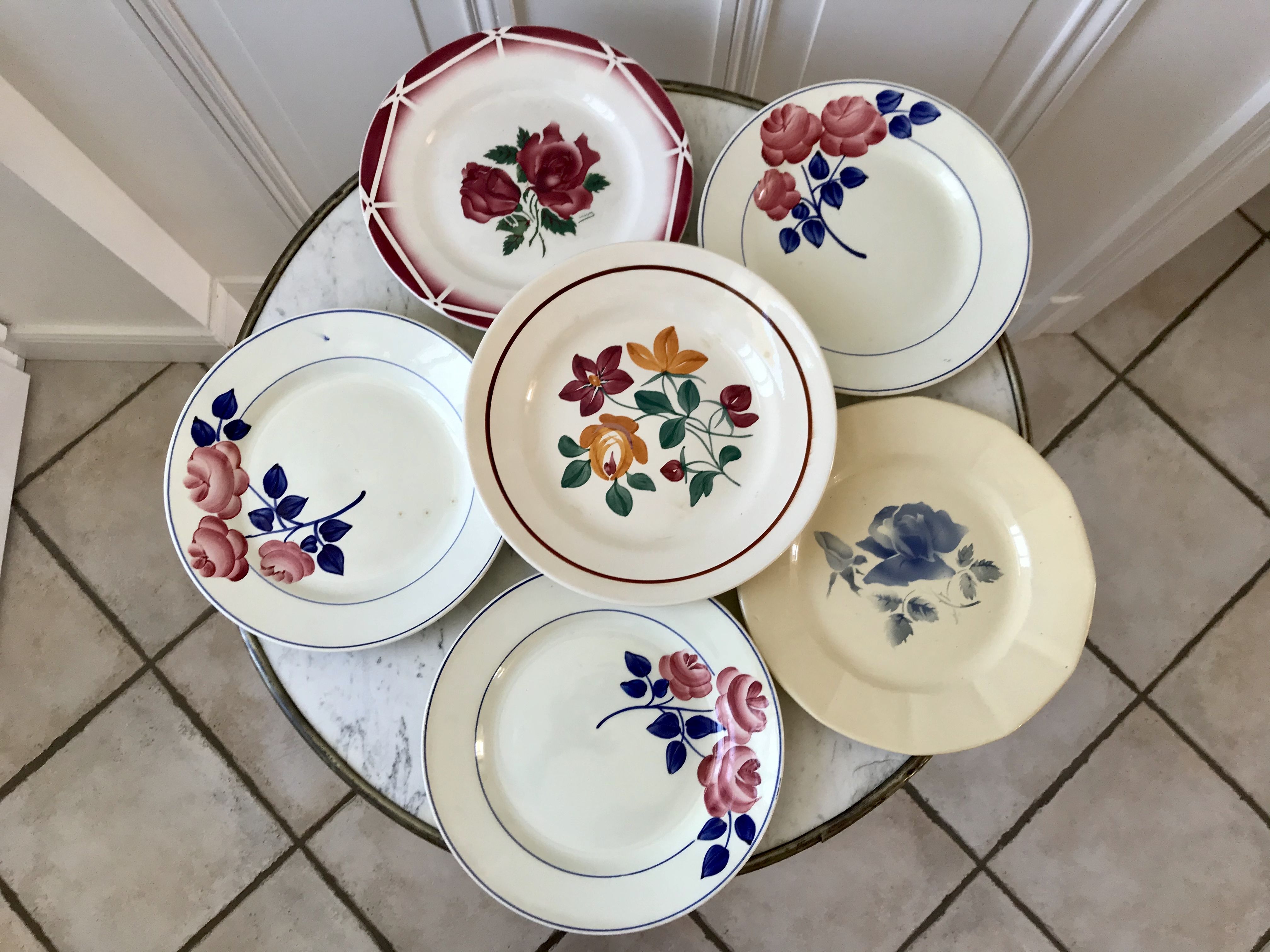 Set of 6 flat plates mismatched Digoin Sarreguemines, Terre de Fer and HBCF 30s