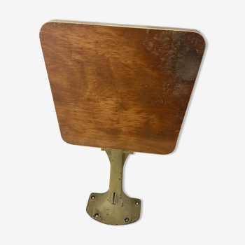 Ancienne table de train rabattable ou strapontin en bois 1920 piètement métal