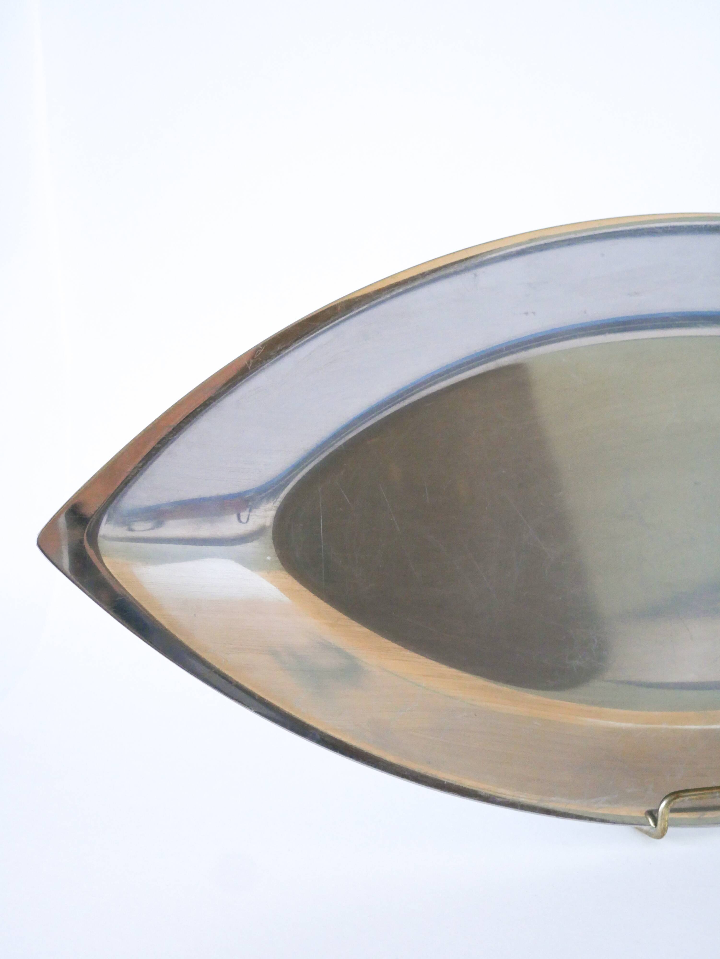 Oval stainless steel dish, Design, 1970 - 49 x 22 cm