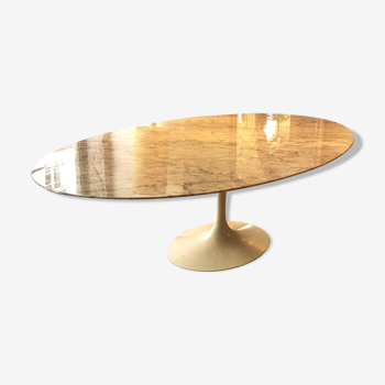 Knoll oval table by Eero Saarinen
