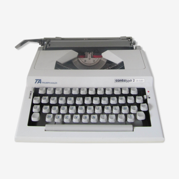 Machine à écrire portative vintage Triumph Adler