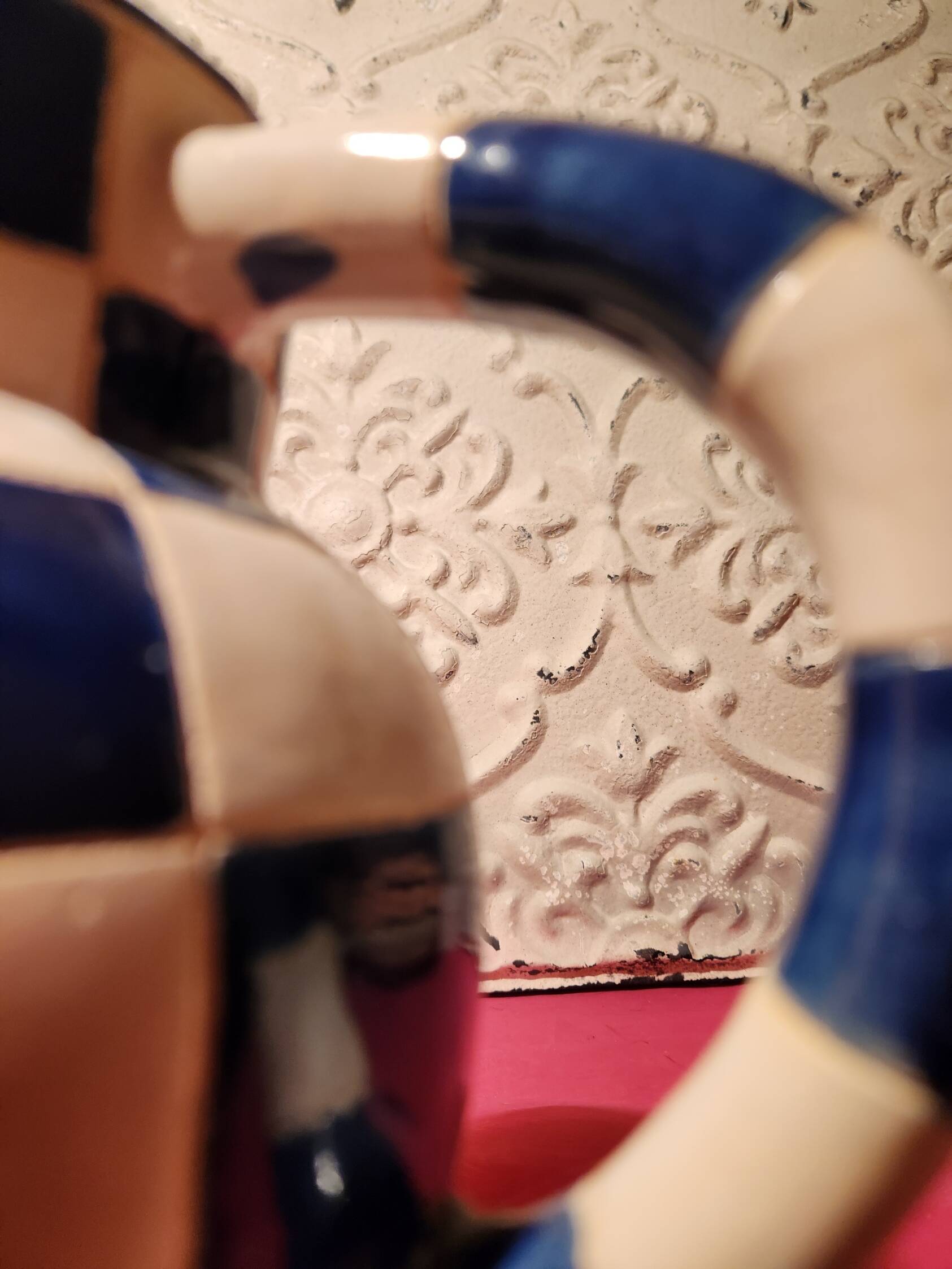 Ceramic jug with blue and white checkered pattern "Lustucru"