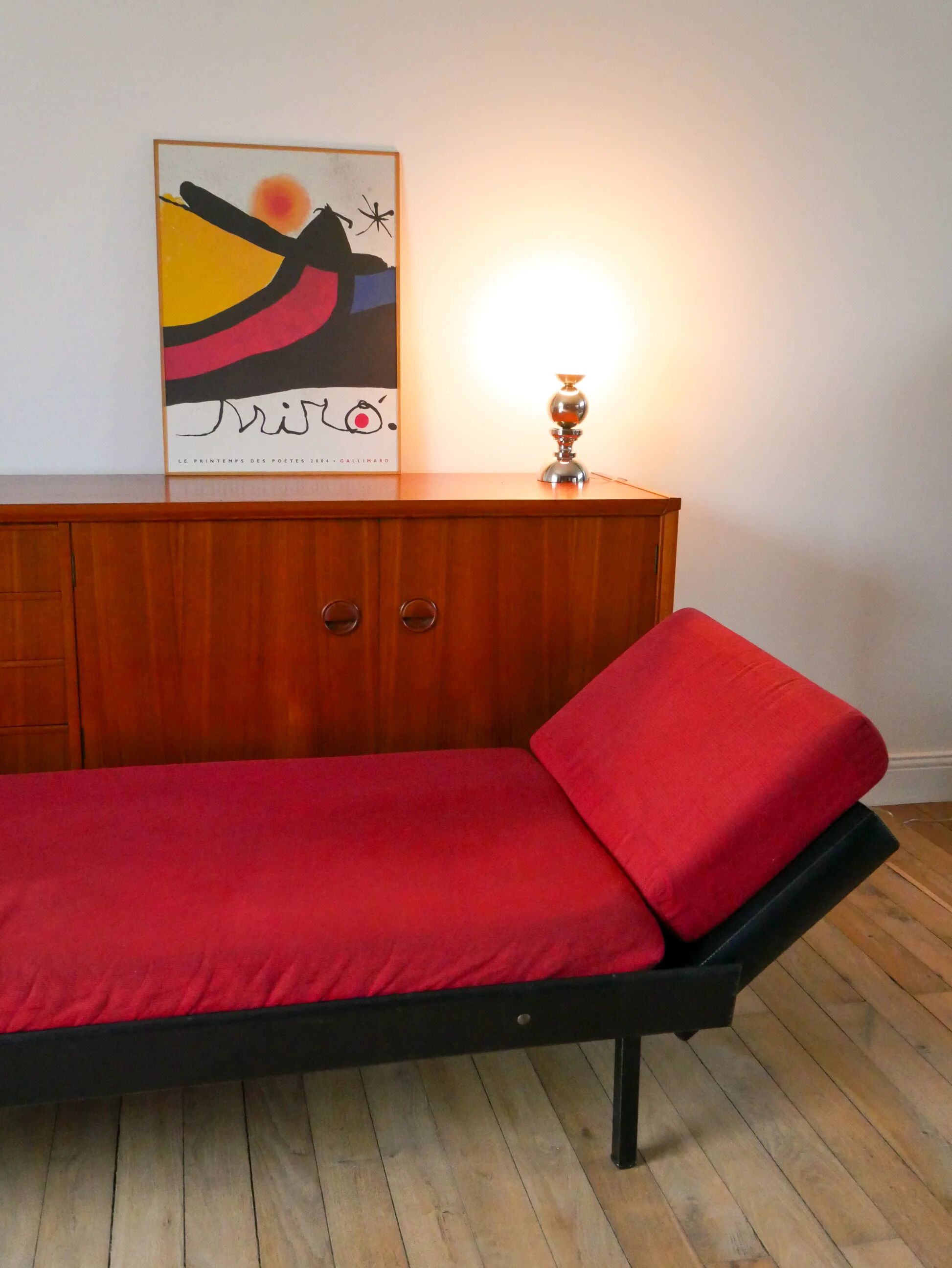 Day Bed sofa in skai, red mottled fabric and black metal 1950