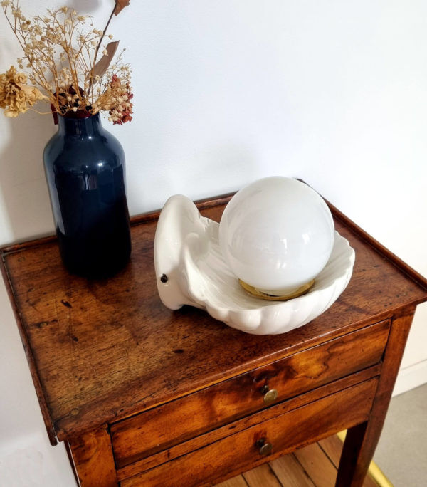 Shell wall lamp