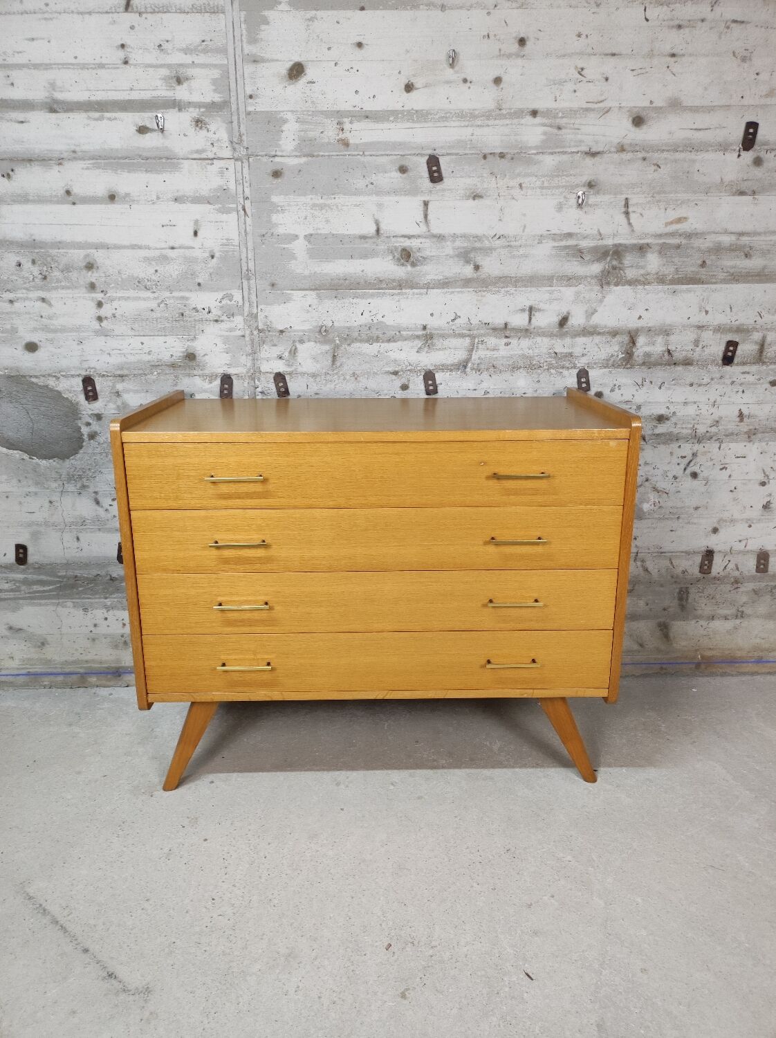Commode vintage pieds compas