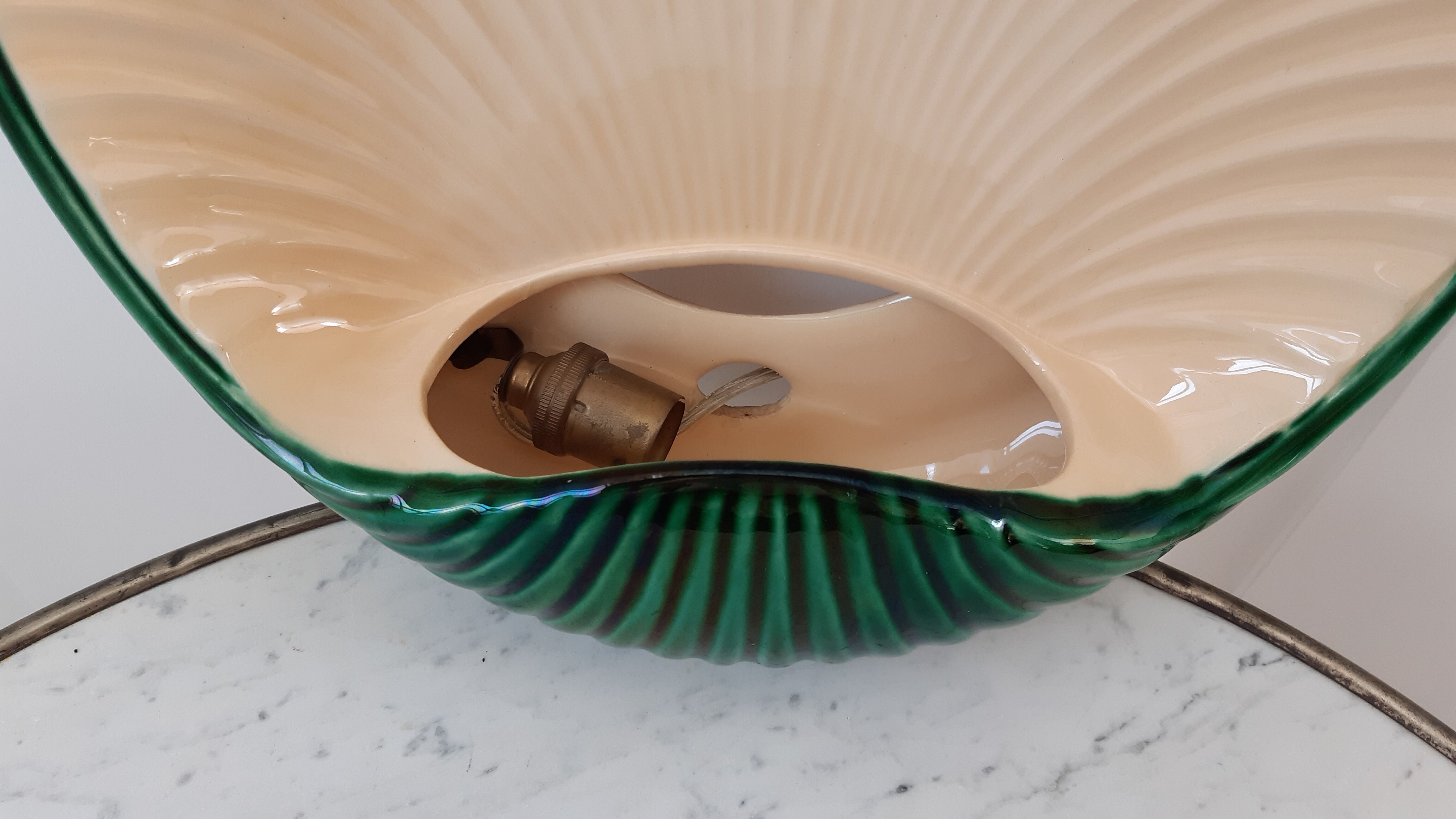Art deco green shell wall lamp
