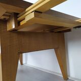 Extendable compass foot table
