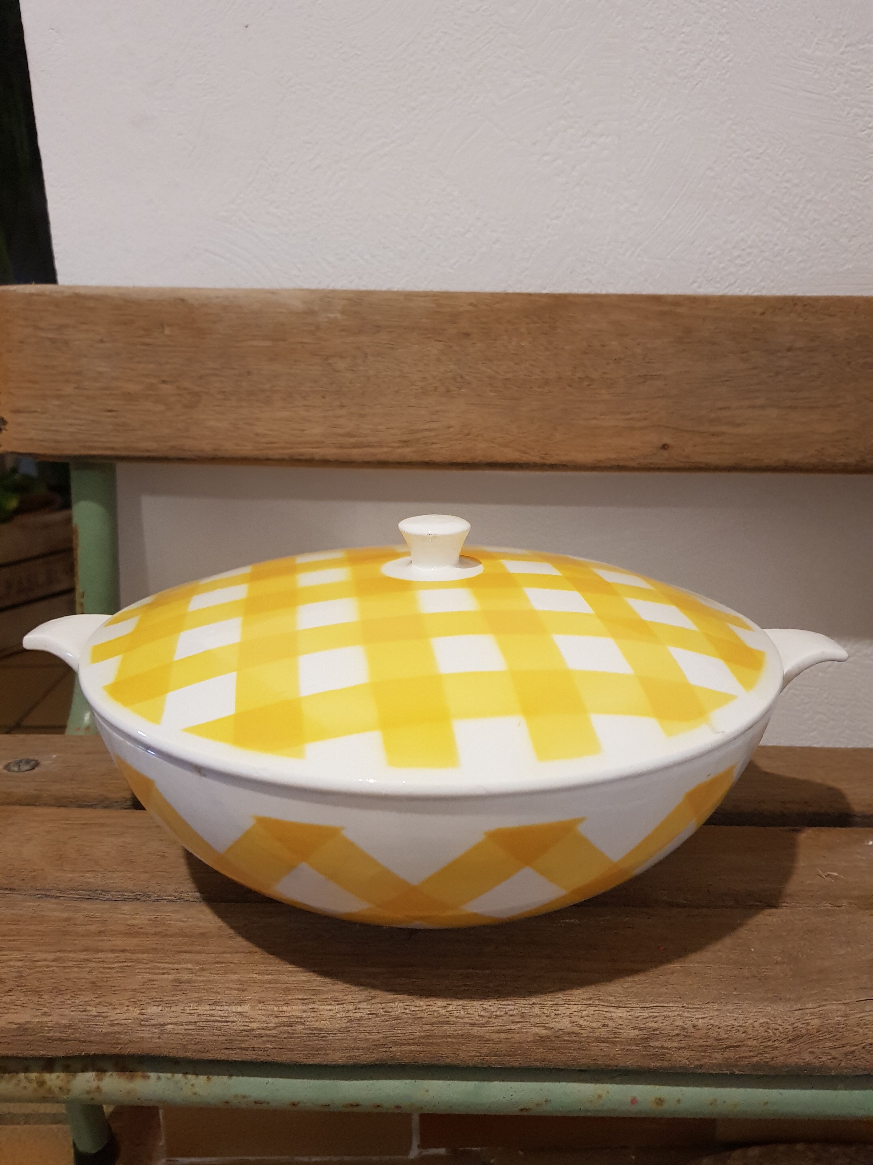 Soupière and 4 plates