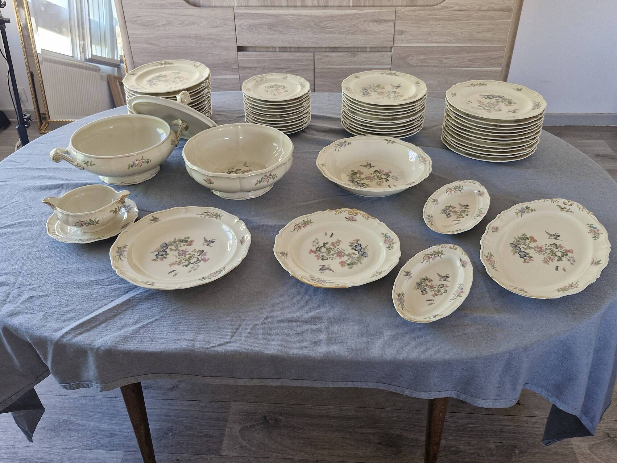 Limoges porcelain table service from the Old Royal Factory – 58 pieces