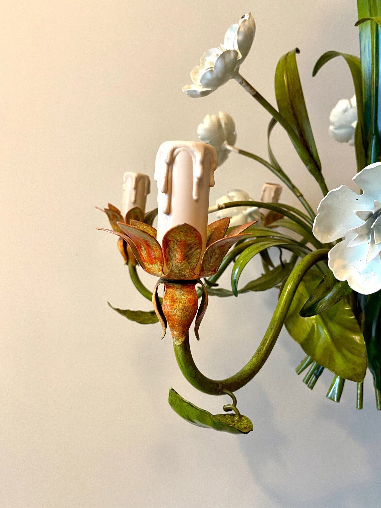 Chandelier 6 lights in green, white and orange metal