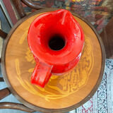 Grand pichet rouge