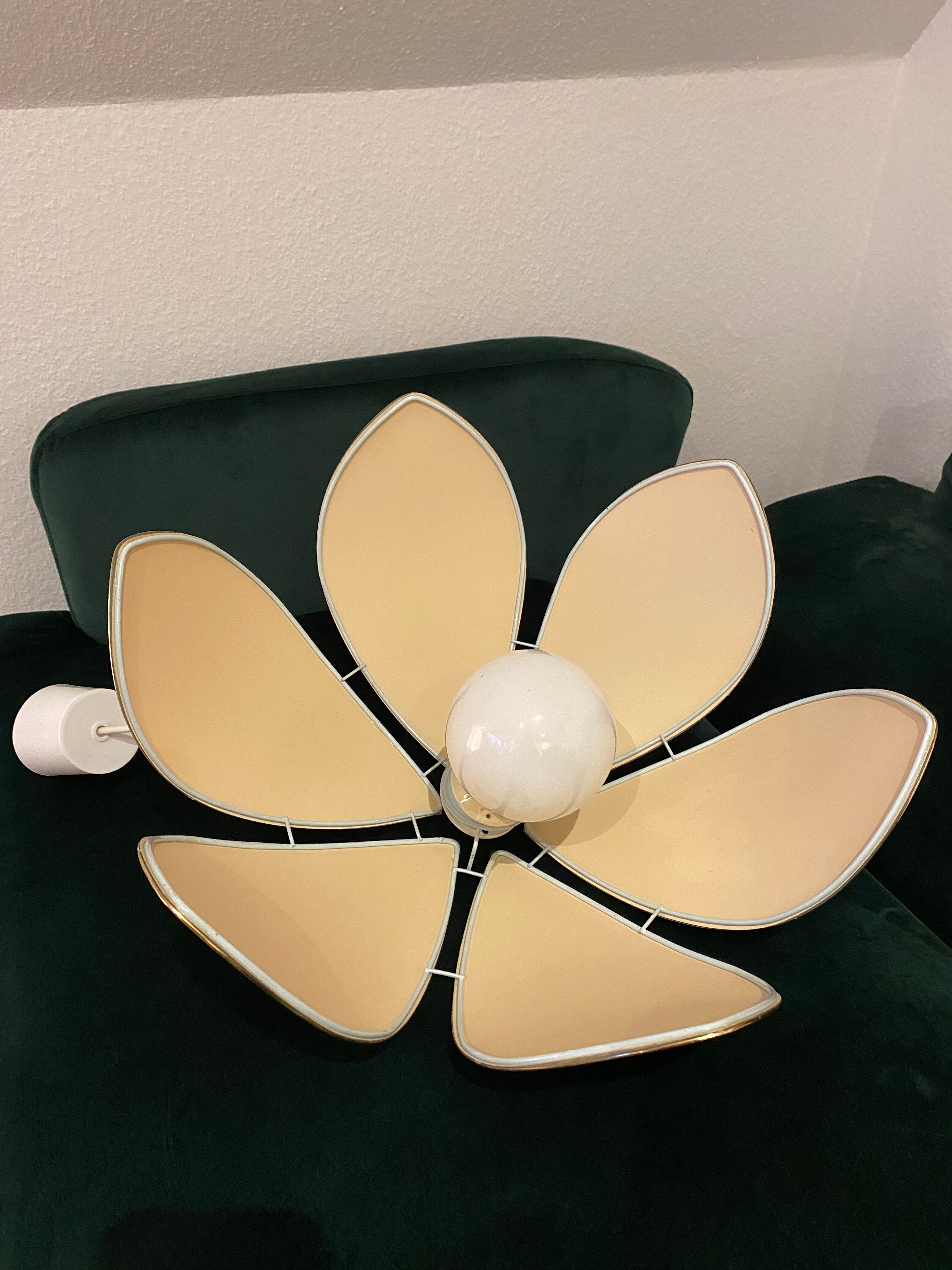 Vintage flower petal suspension