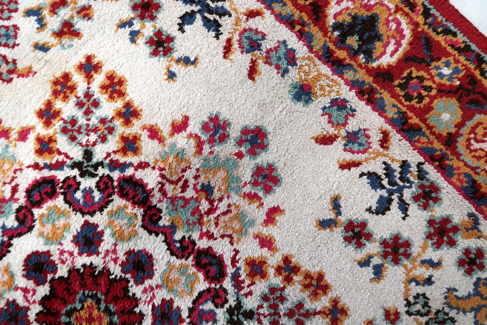 Vintage French Savonnerie wool rug, ivory field & rosace medallion, crimson border, c. 1950s — 202 × 290 cm — 1C1281