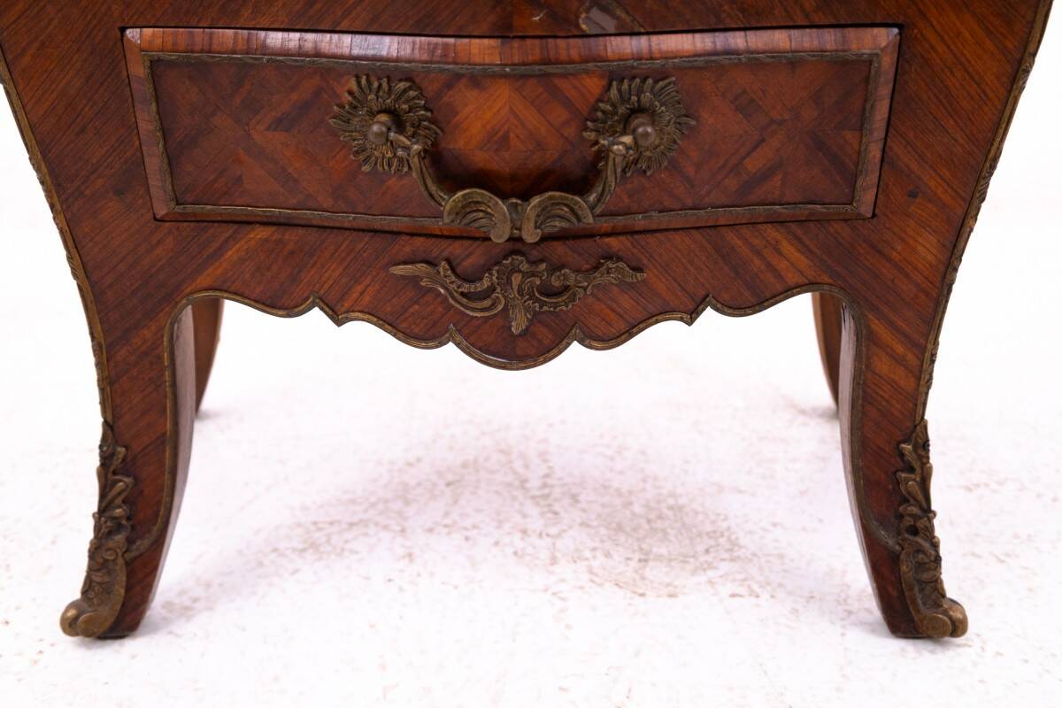 Paire de tables de chevet/commodes, France, vers 1920.