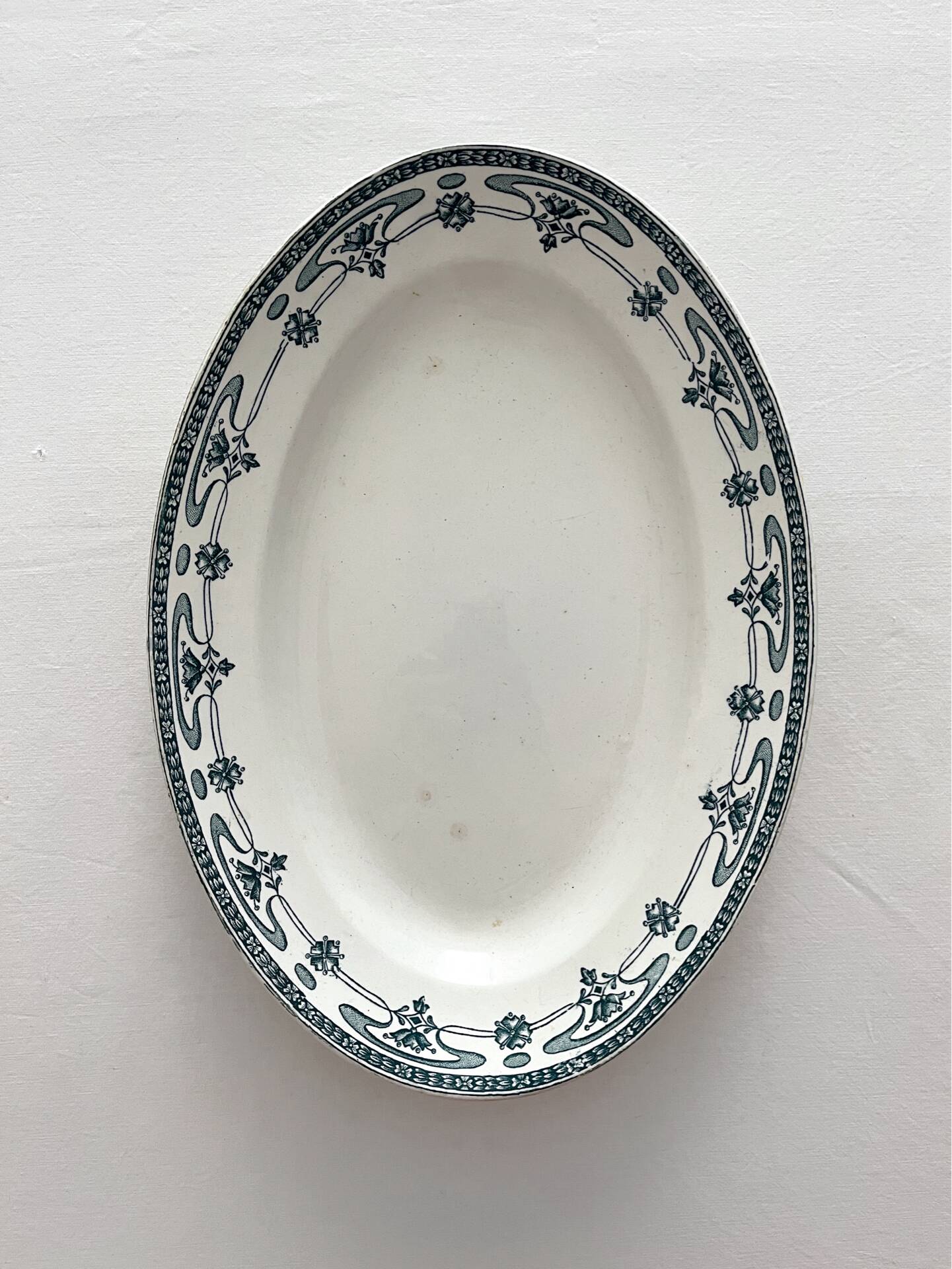Oval iron earth plate "Mogador" Saint Amand