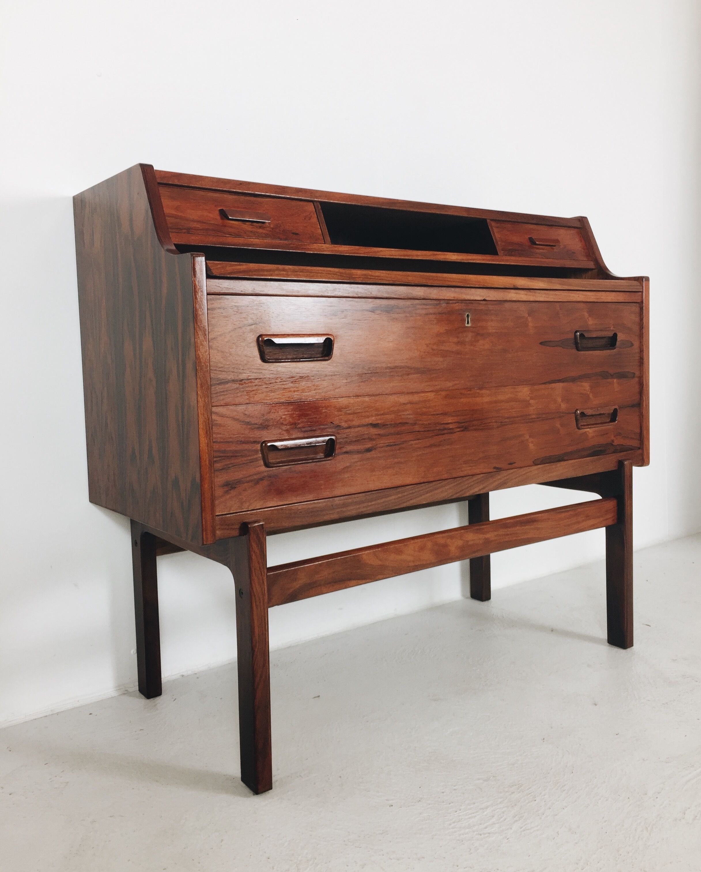 Danish palisander desk by Arne Wahl Iversen for Vinde Møbelfabrik